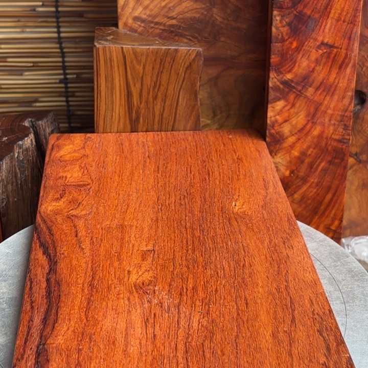 卷***大叶紫檀（黑酸枝木类）