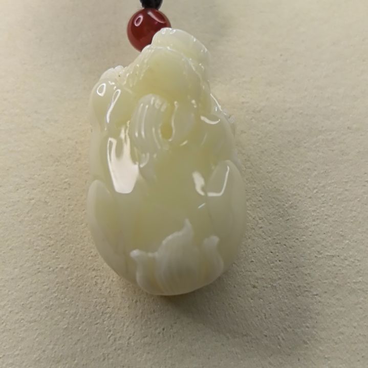 蜜蜡颈饰未镶嵌白花貔貅