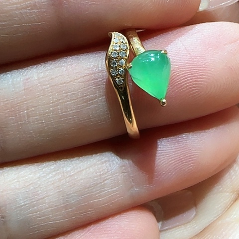 翡翠18K金镶嵌戒指