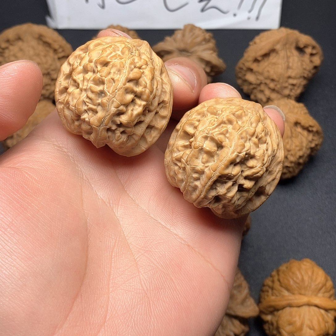 文玩核桃把件38牡丹纹