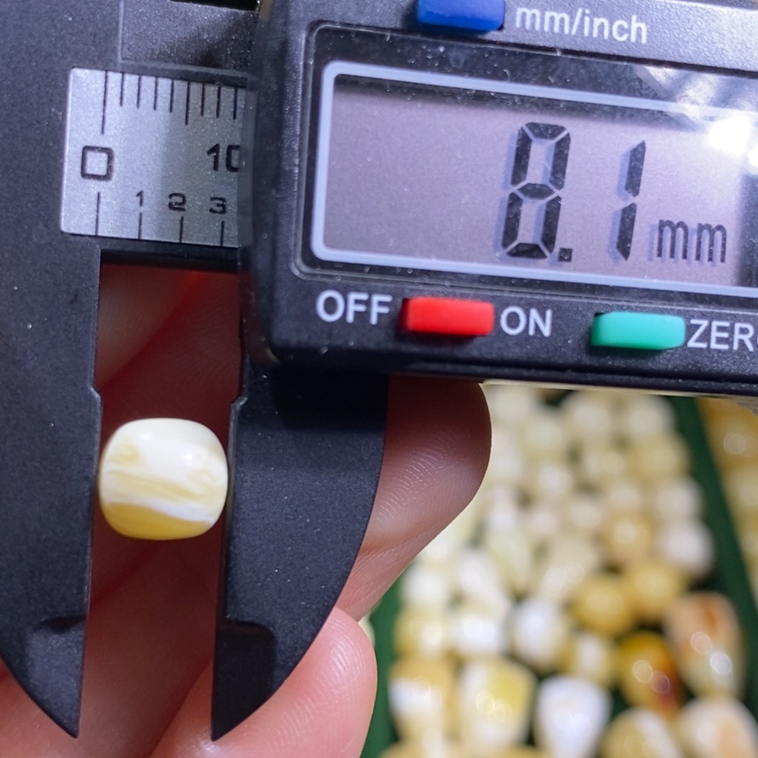 蜜蜡未镶嵌裸石配饰