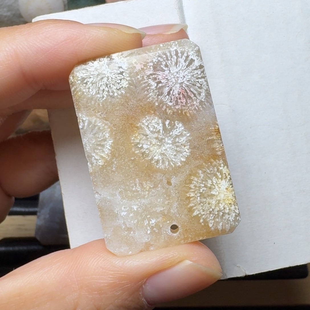 石英质玉粉黄烟花 闪闪未镶嵌