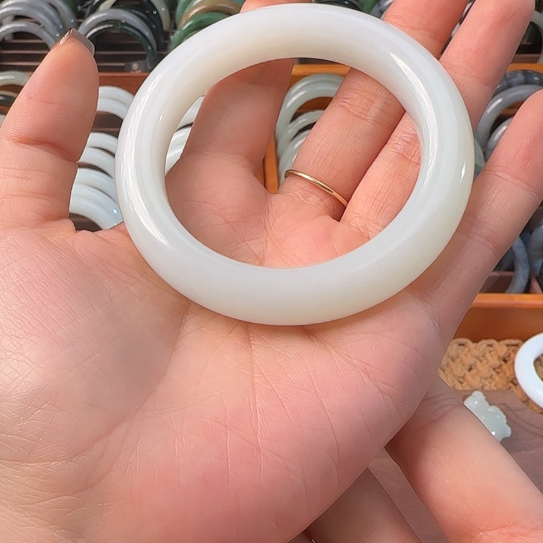 和田玉未镶嵌手镯56