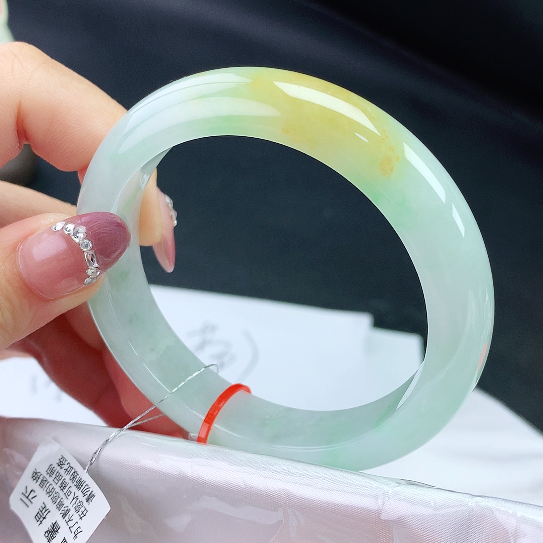 翡翠手镯未镶嵌57圈