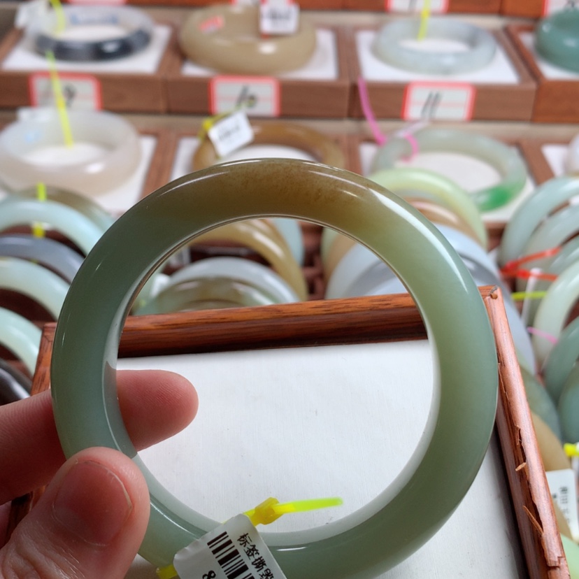 【闪购商品】和田玉手镯未镶嵌56.9