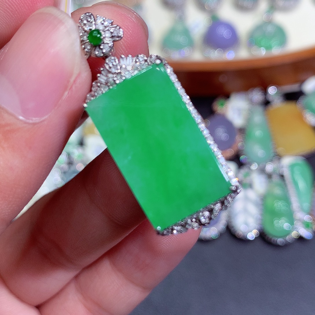 翡翠吊坠(不含链)18K金镶嵌