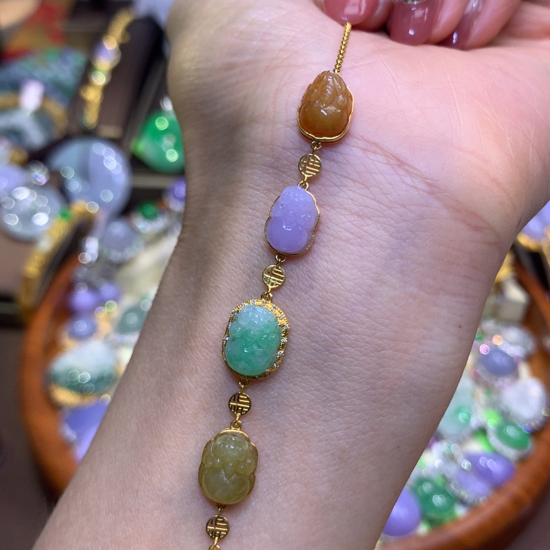 翡翠18K金镶嵌颈饰