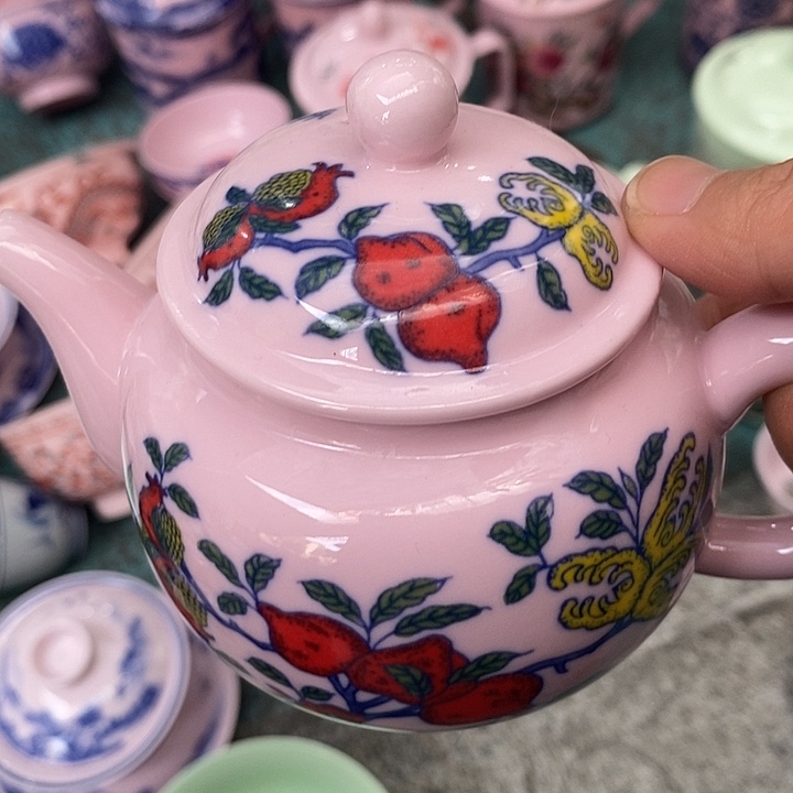 摆件陶红稀土石榴壶