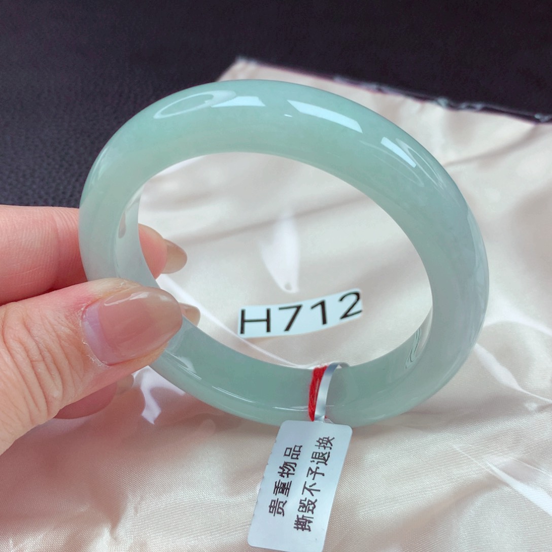 翡翠手镯未镶嵌手镯88