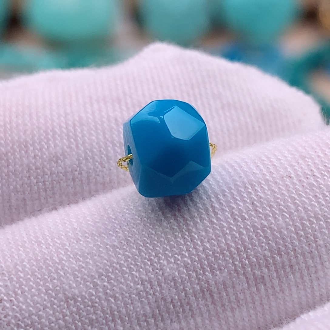 绿松石珠宝奇石未镶嵌7.9✖️5.9mm暴力蓝无相