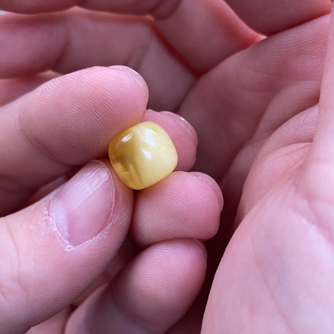 汤***.蜜蜡未镶嵌裸石配饰