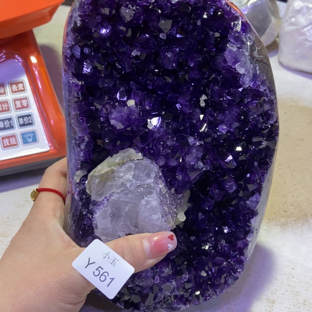 水晶摆件未镶嵌哈****?摆件