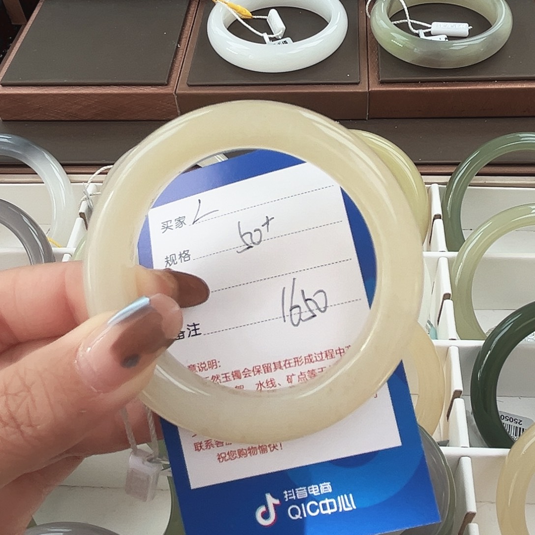 〆***张和田玉未镶嵌手镯