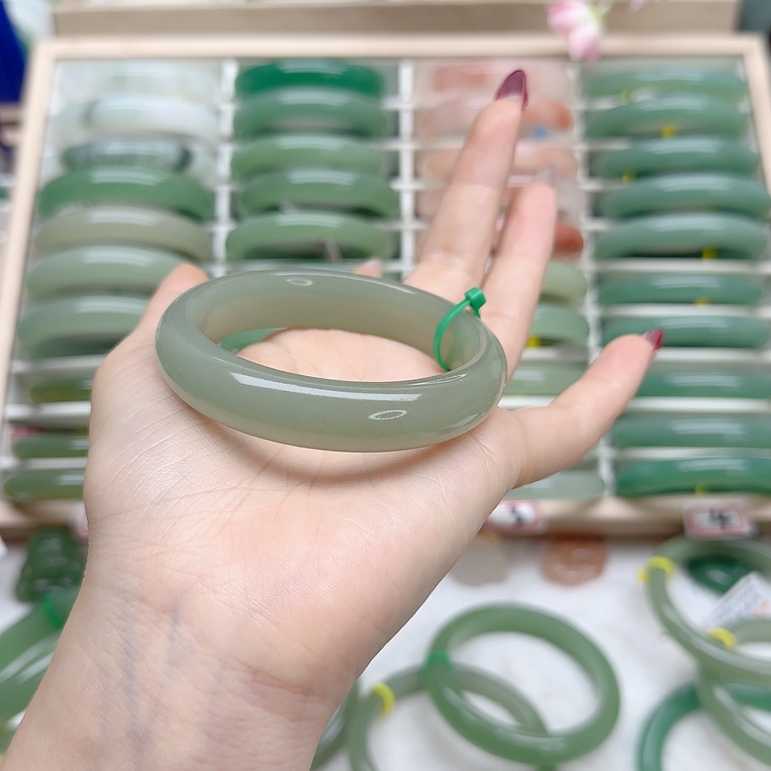 石英质玉手镯未镶嵌56口径