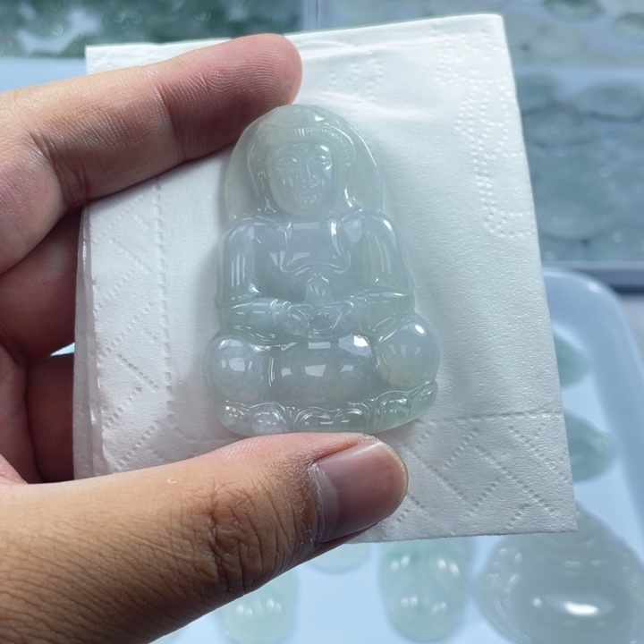 翡翠未镶嵌颈饰观音