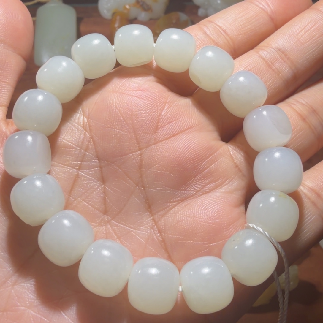 大****和田玉未镶嵌手链