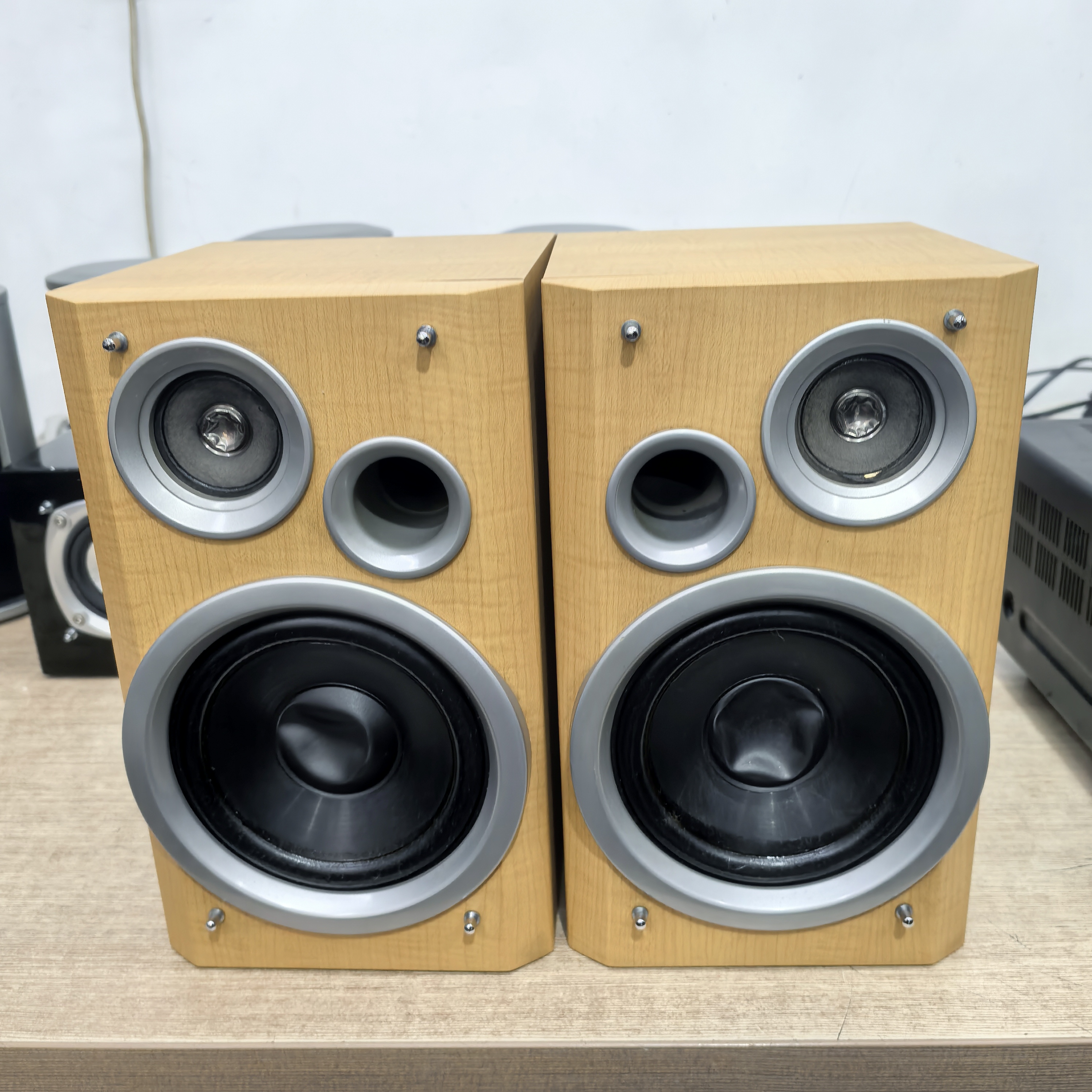 8新  JVC音箱有瑕疵，邮费自理