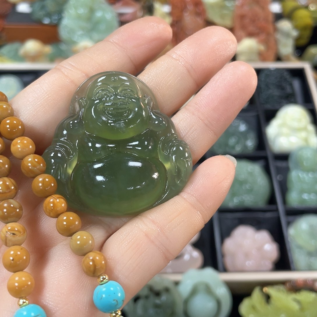 蛇纹石玉颈饰未镶嵌