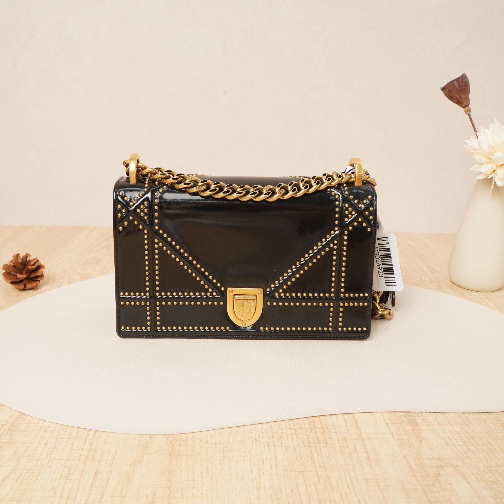 95新 DIOR/迪奥 铆钉盾牌包黑金漆皮/DS024923
