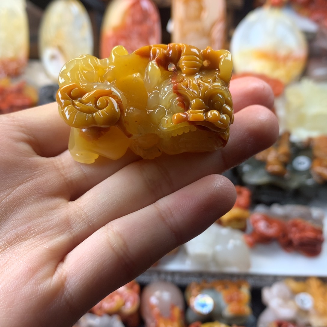 石英质玉（黄龙玉）挂件未镶嵌