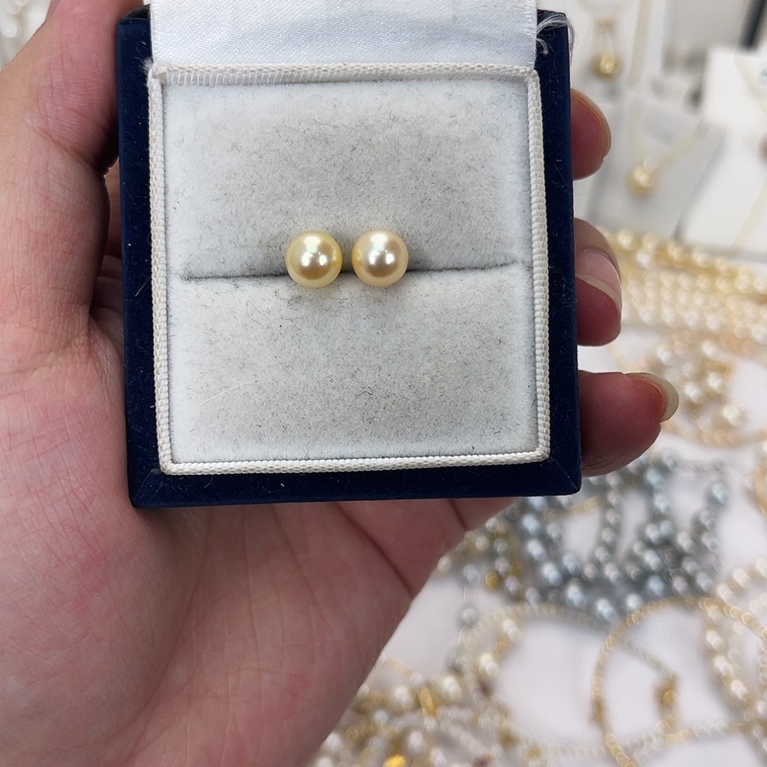 18K金镶嵌海水珍珠耳饰