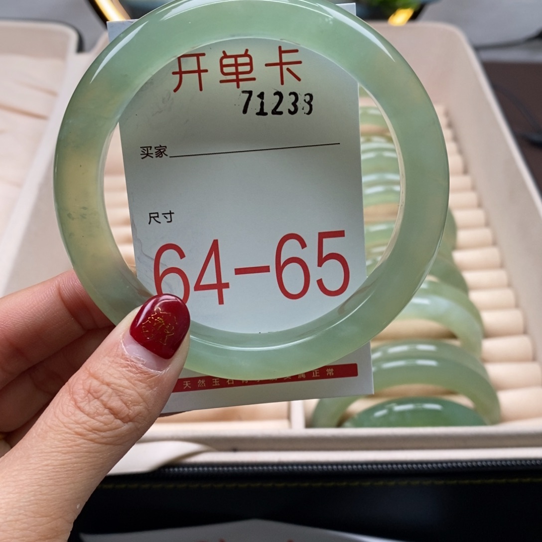 蛇纹石玉手镯未镶嵌