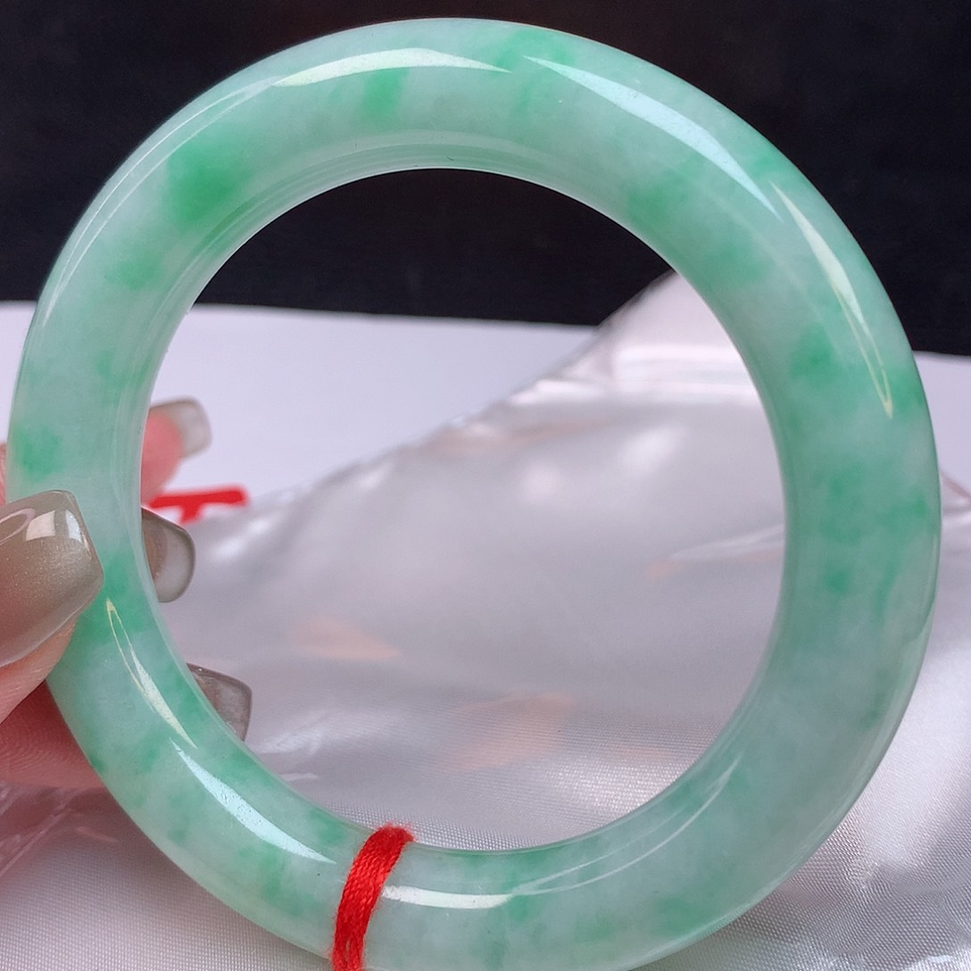 翡翠手镯未镶嵌55+ 翡翠手镯