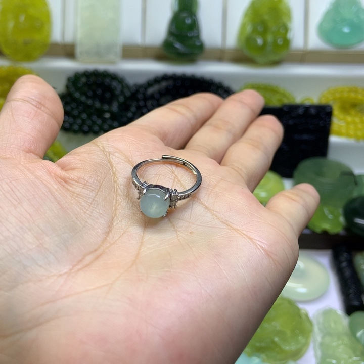 【闪购商品】未镶嵌蛇纹石玉颈饰苏**意