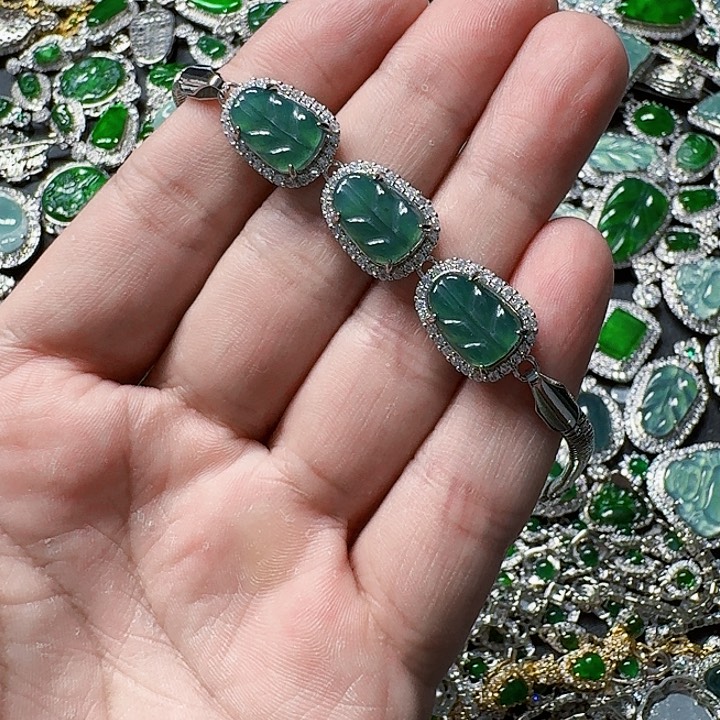 翡翠颈饰未镶嵌天然A货翡翠放漏