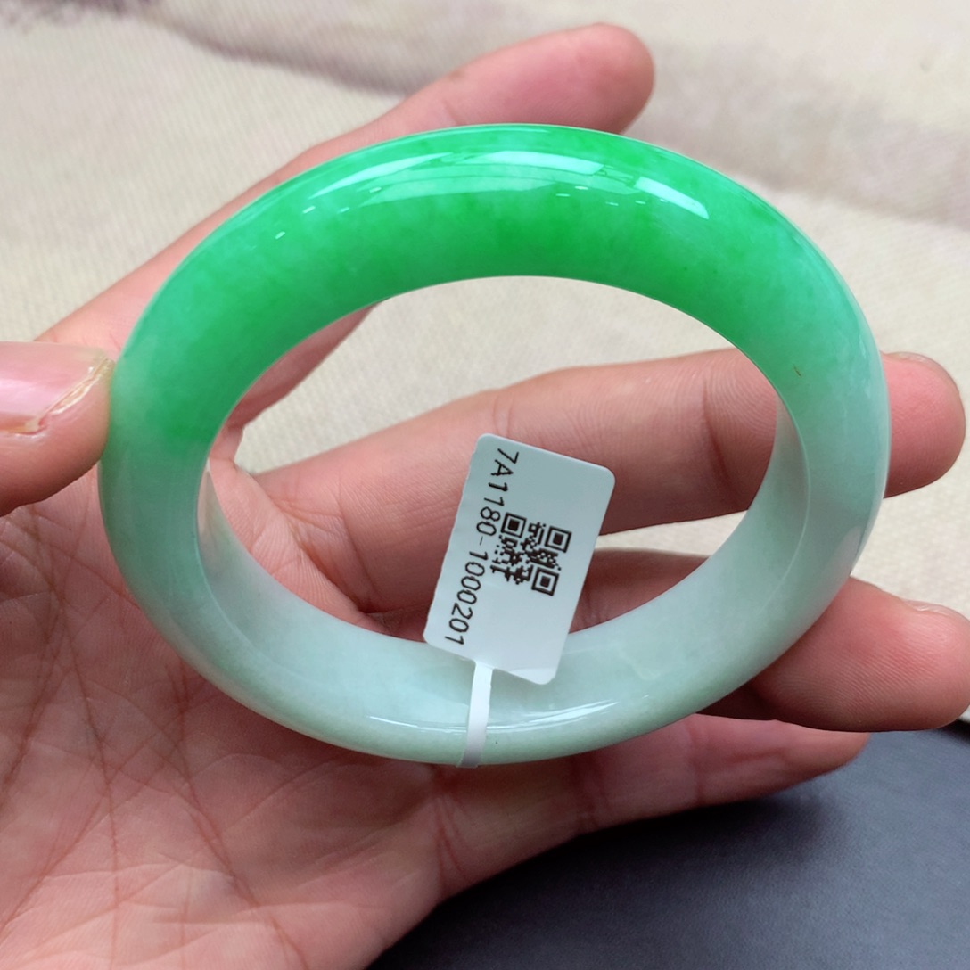 翡翠手镯未镶嵌缅甸翡翠