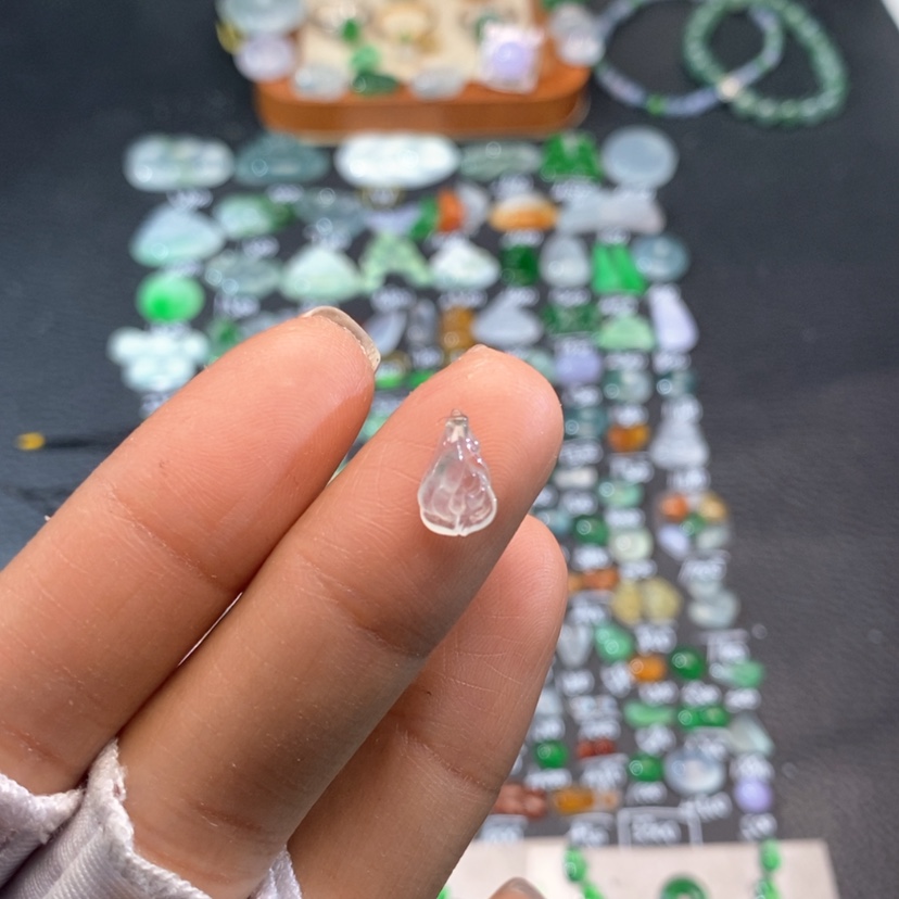 【闪购商品】翡翠挂件未镶嵌兰花