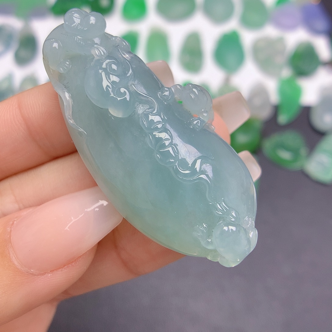 翡翠颈饰未镶嵌福瓜