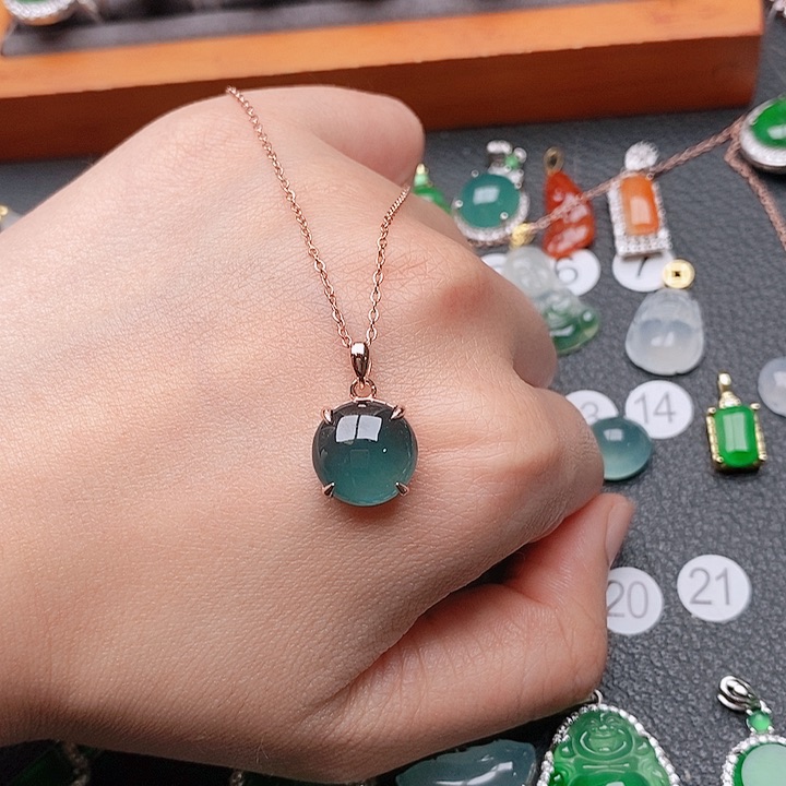 翡翠颈饰银S925镶嵌蓝冰吊坠