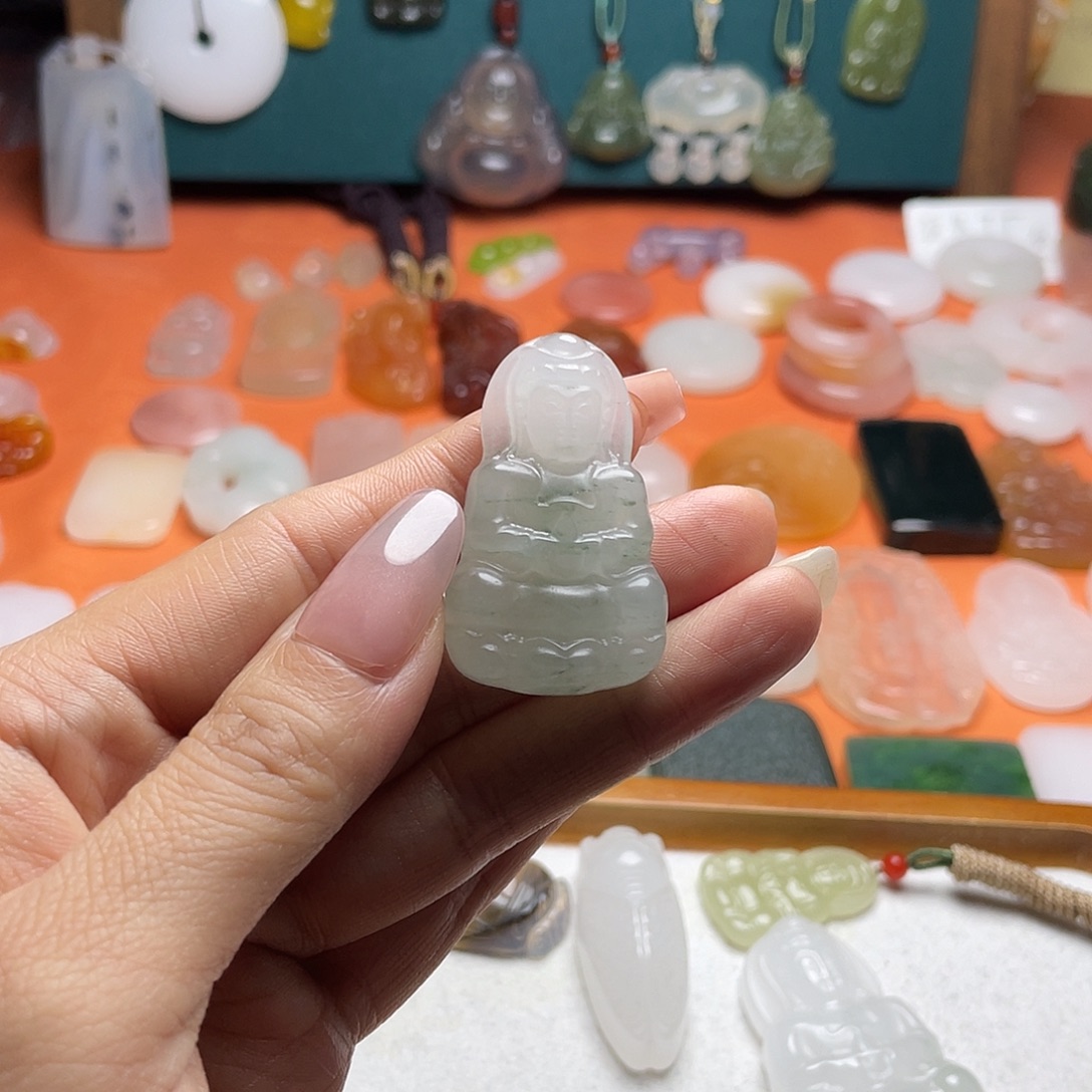 石英质玉（金丝玉）未镶嵌颈饰