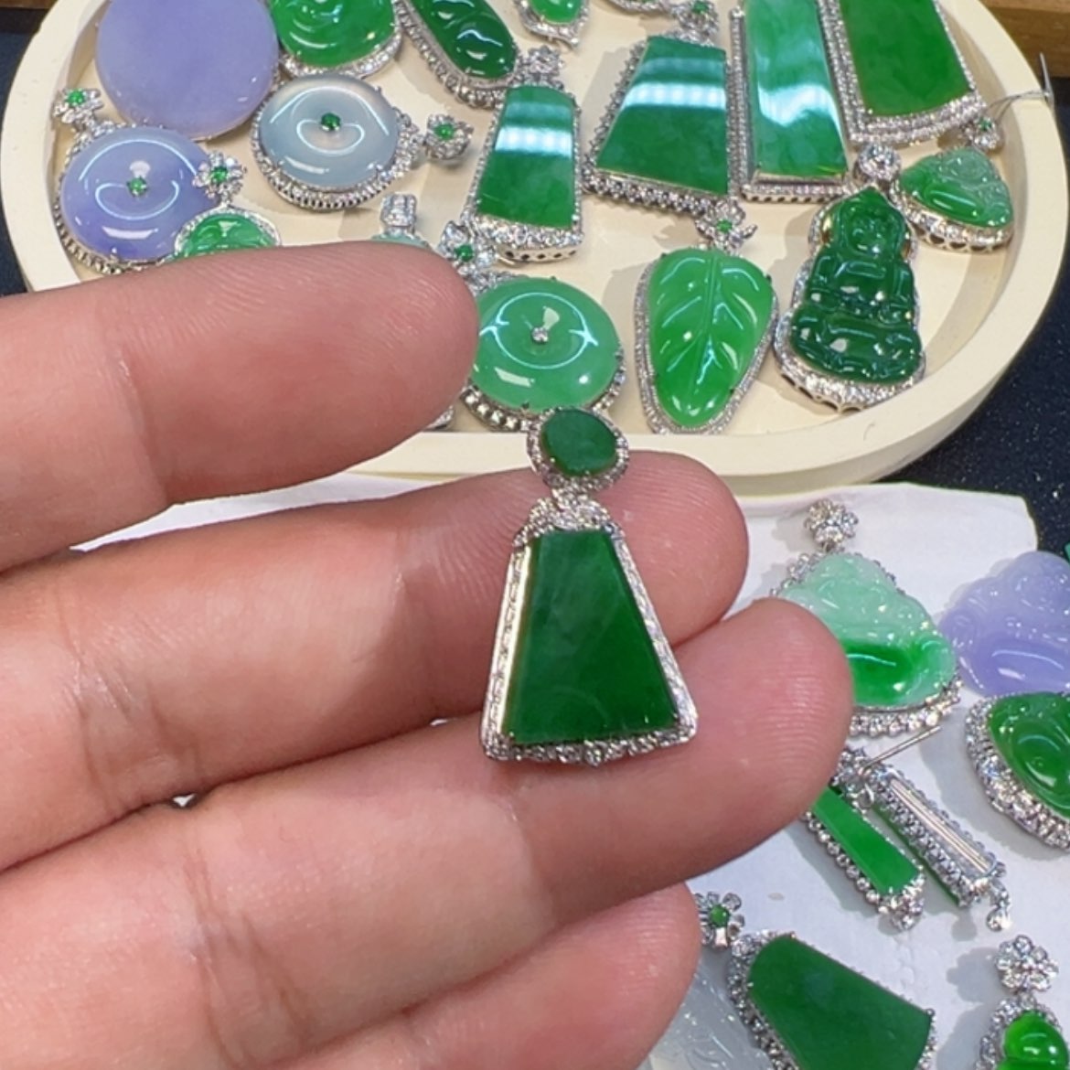 【闪购商品】翡翠颈饰18K金镶嵌缅甸天然翡翠无事牌