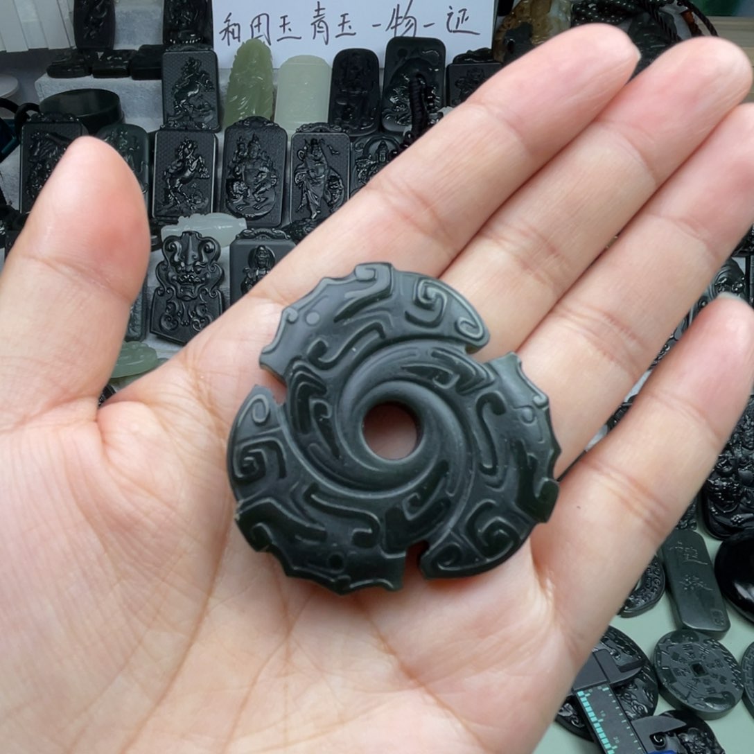 颈饰未镶嵌和田玉