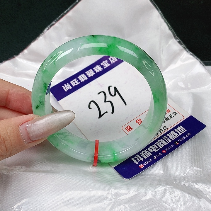 翡翠手镯未镶嵌翡翠12