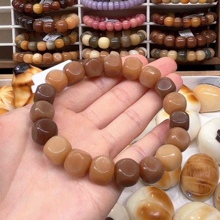 白玉菩提把件1.23.54菩提咖色方糖