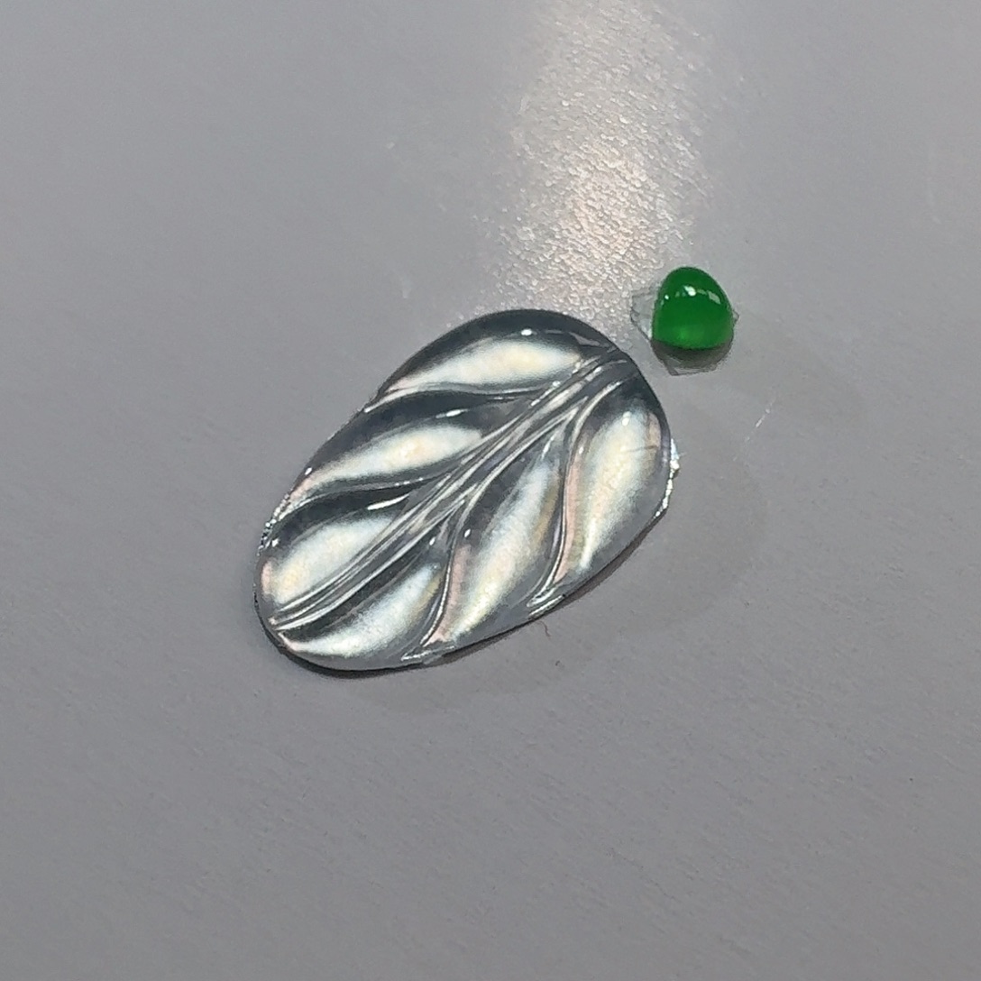 翡翠未镶嵌颈饰叶子