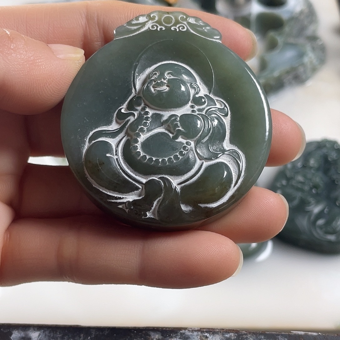 用***好和田玉（糖玉）未镶嵌颈饰