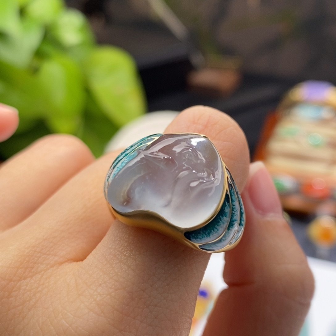 翡翠戒指18K金镶嵌戒指