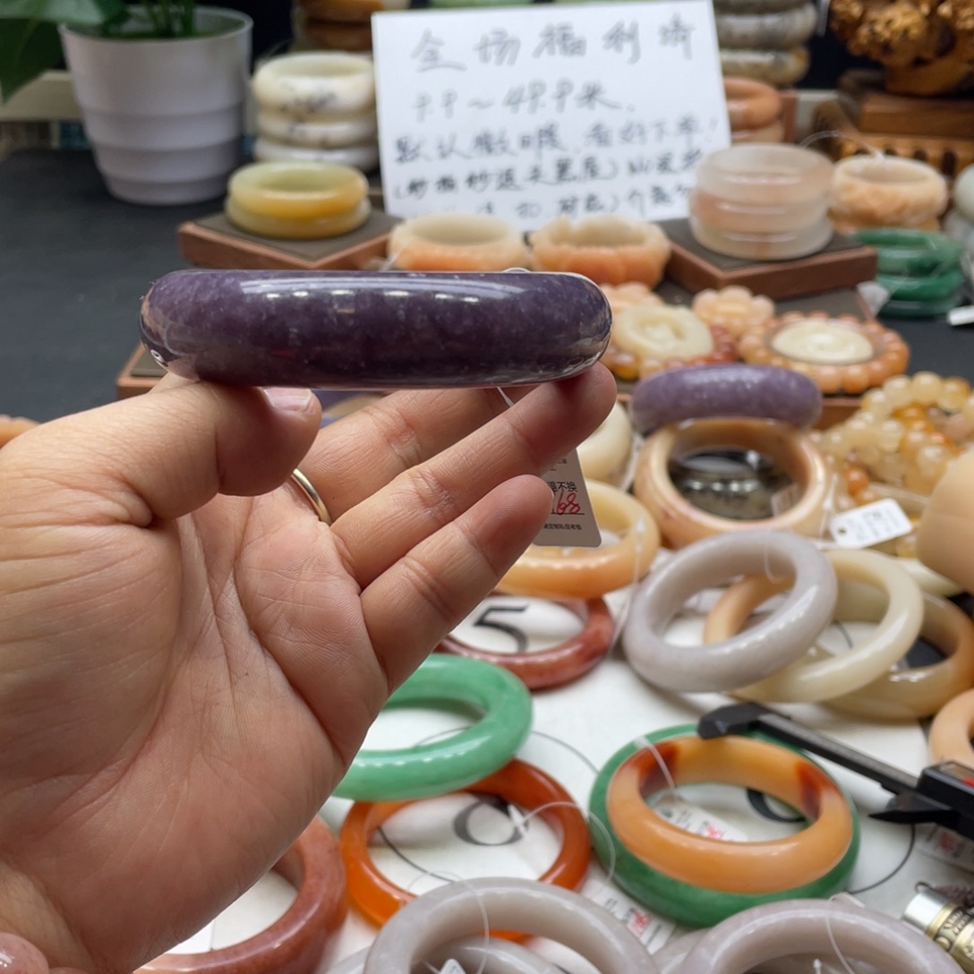 森***若石英岩玉未镶嵌手镯