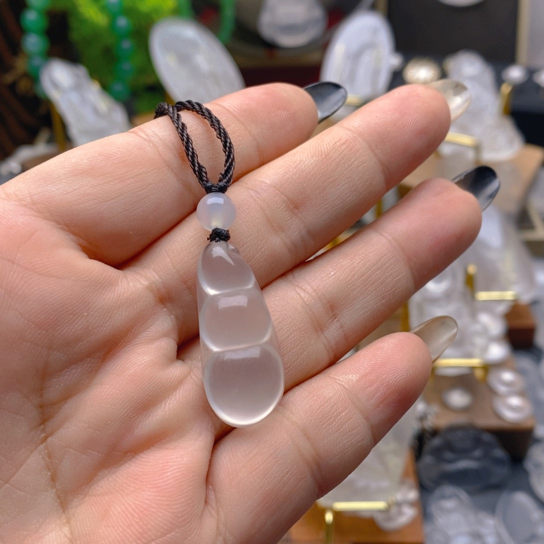 石英质玉颈饰未镶嵌