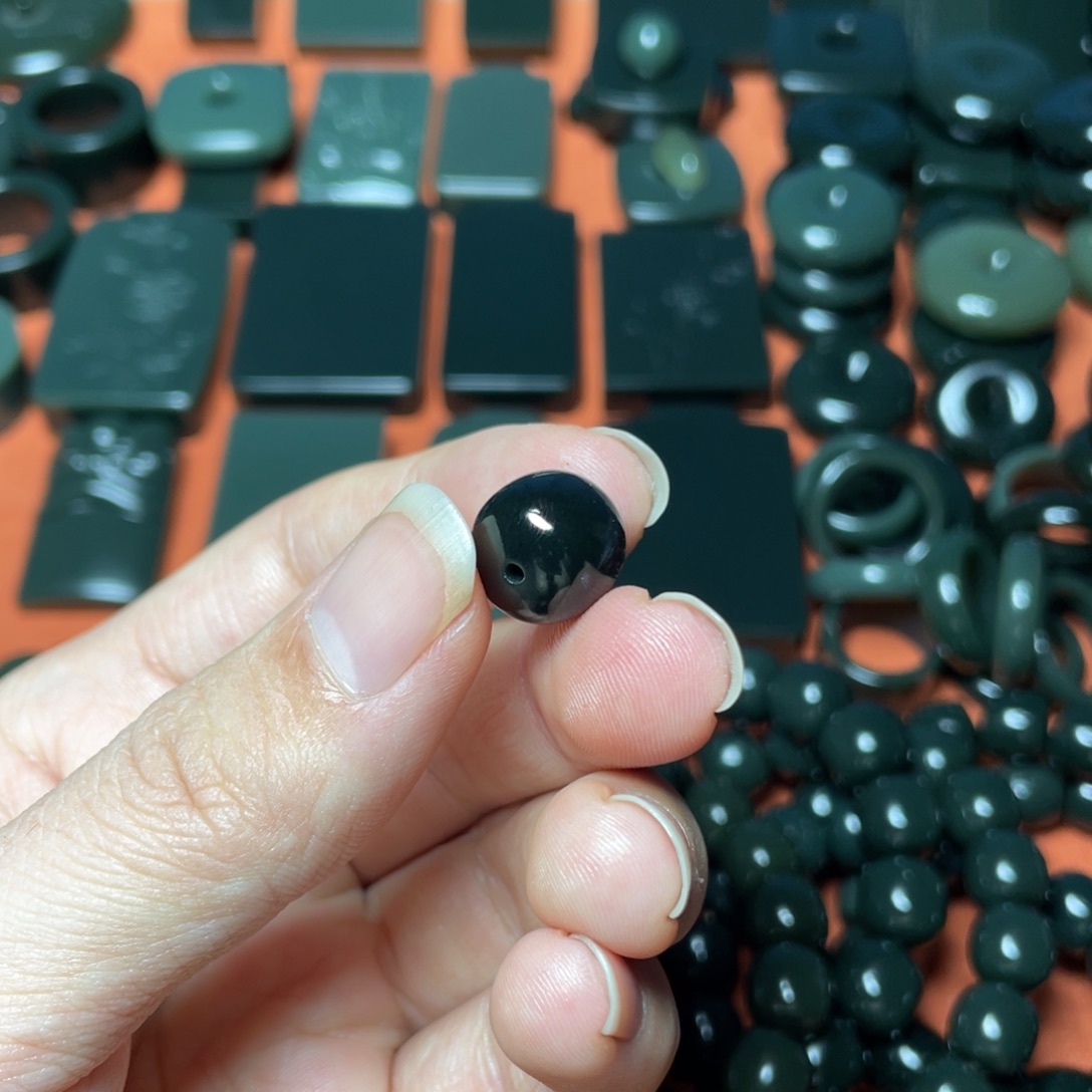 悟***图和田玉未镶嵌颈饰