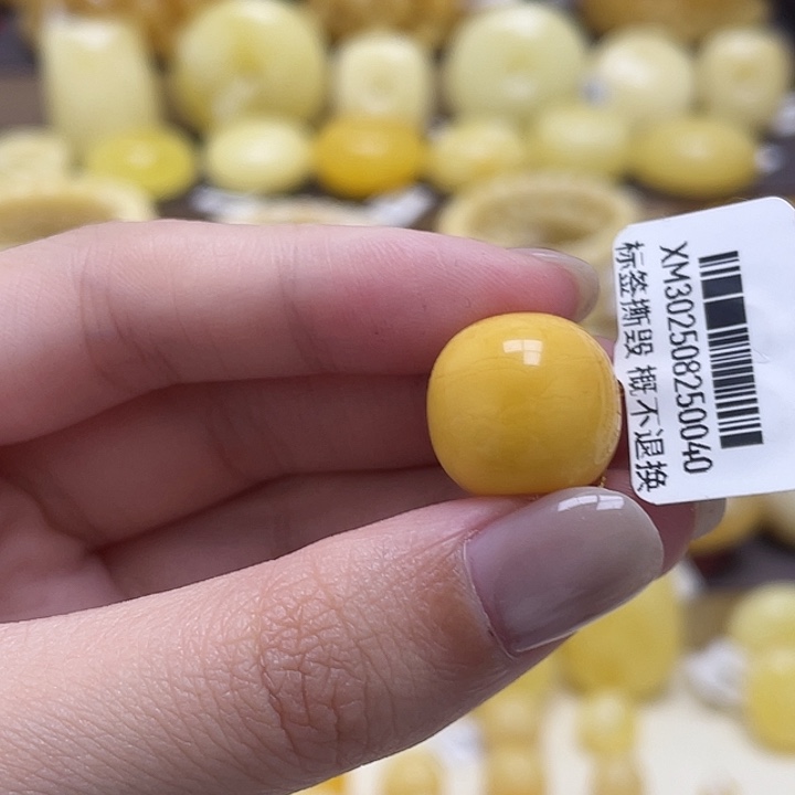 琥珀未镶嵌裸石15.3*14.4mm瑕