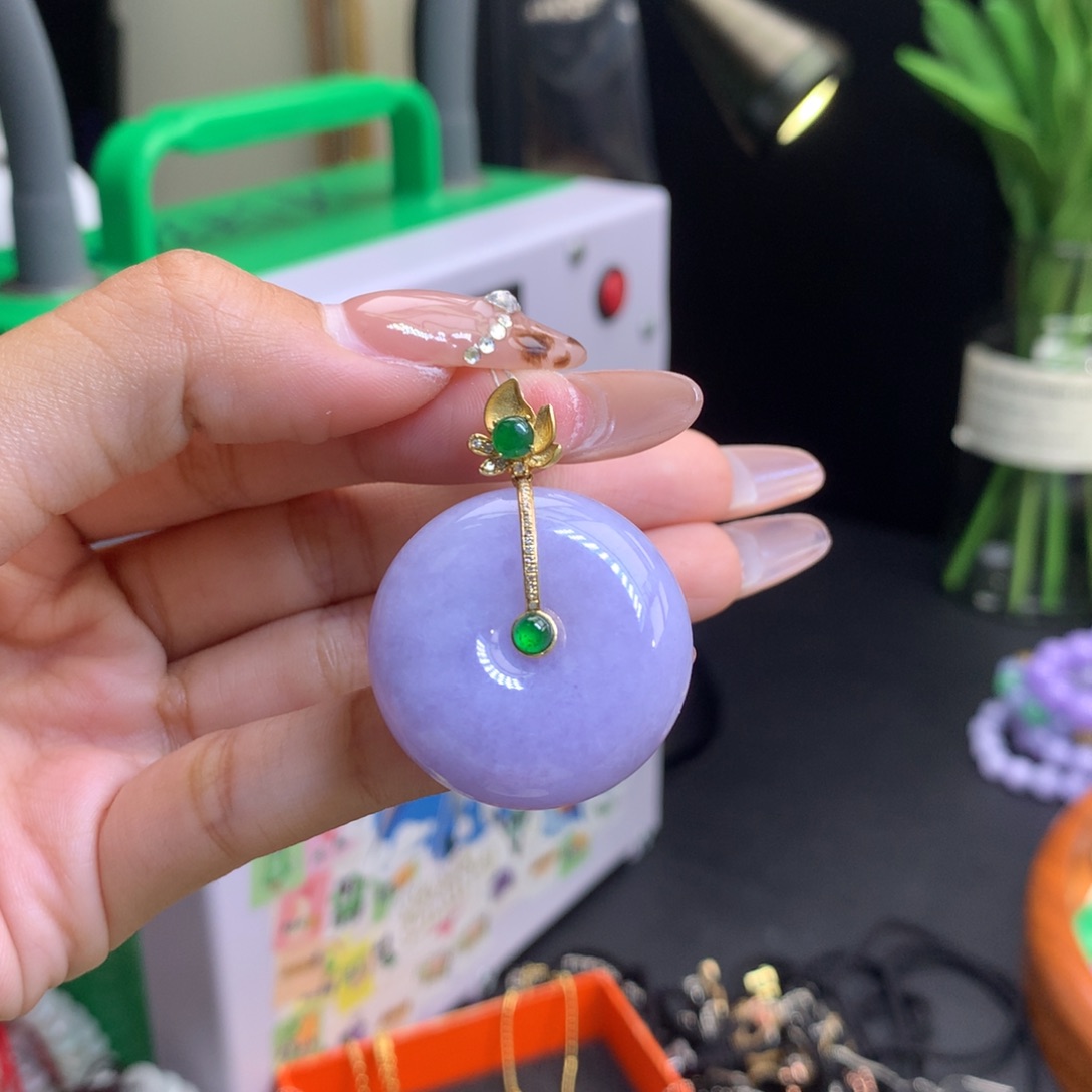 翡翠18K金镶嵌颈饰