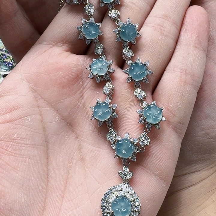 翡翠颈饰未镶嵌天然A货翡翠放漏