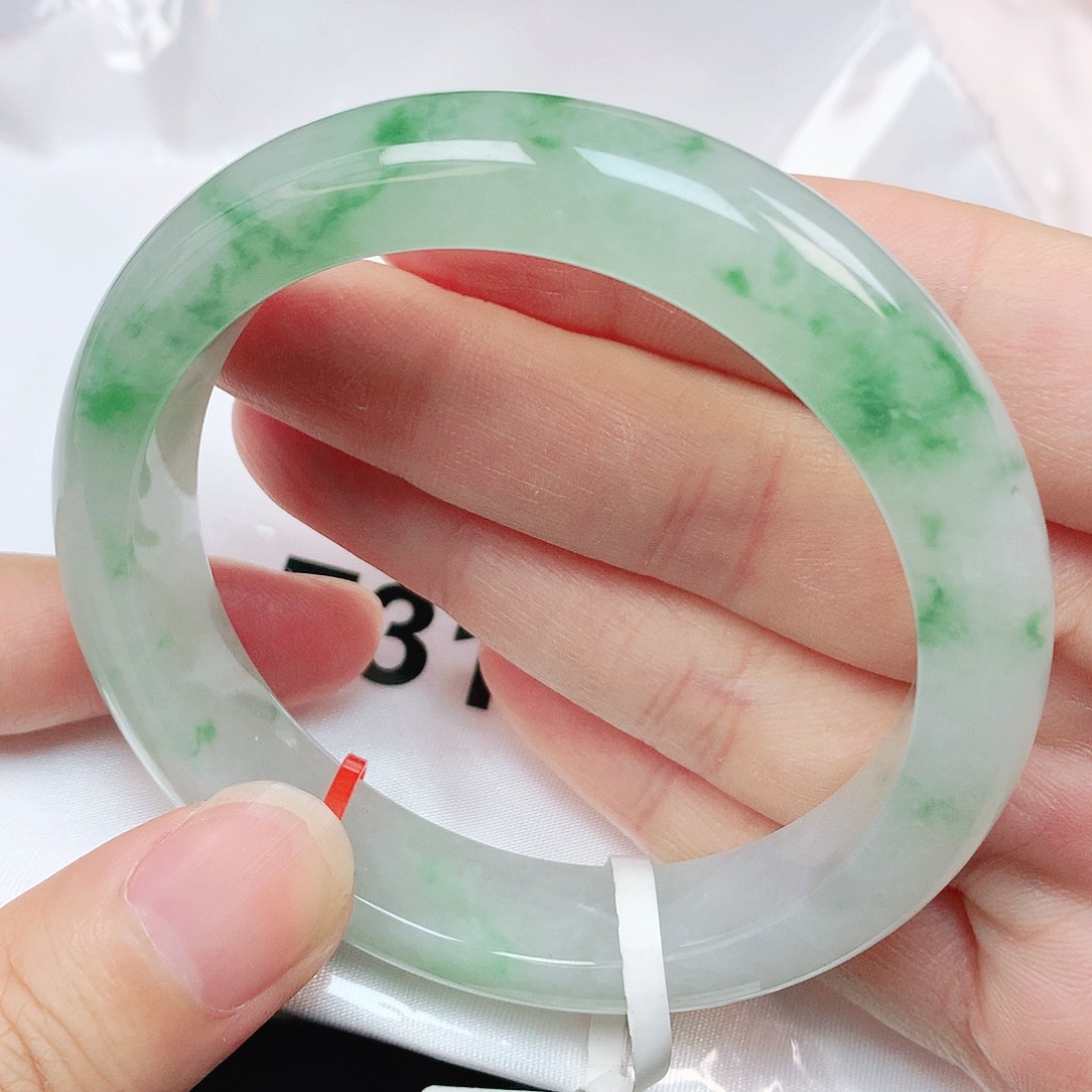 翡翠手镯未镶嵌抖音731