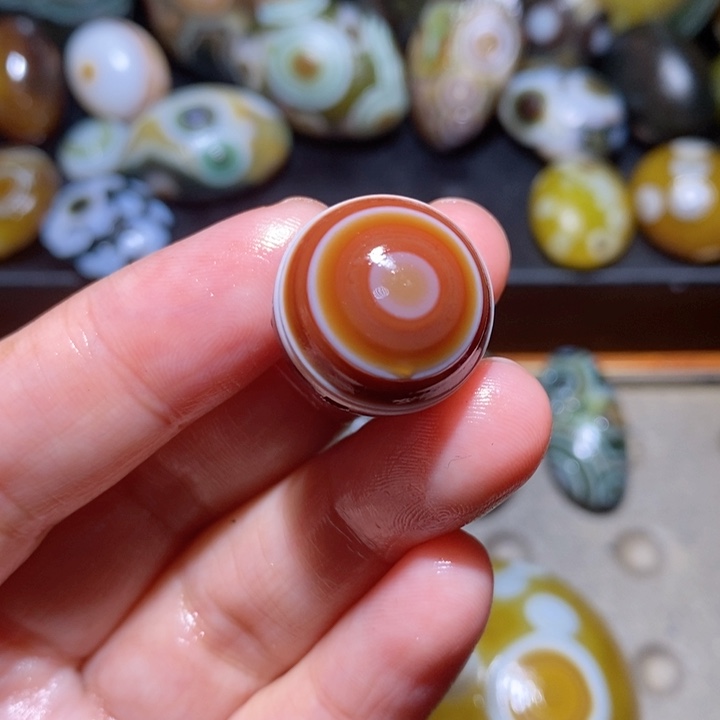 未镶嵌玛瑙/玉髓珠宝半成品卡**里