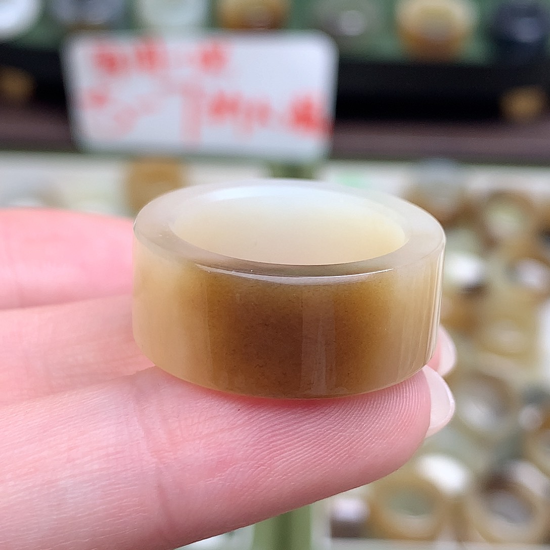 未镶嵌戒指和田玉